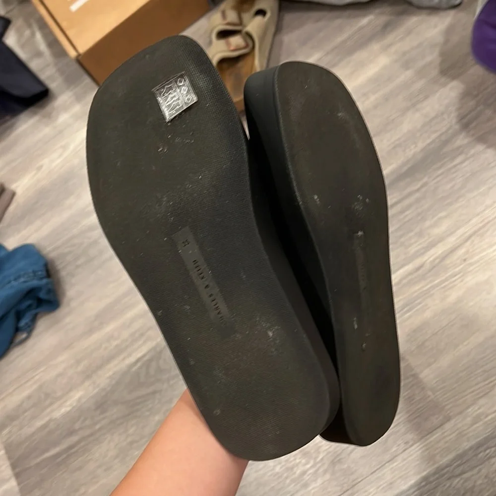 Charles & Keith toe sandals - Picture 2 of 2